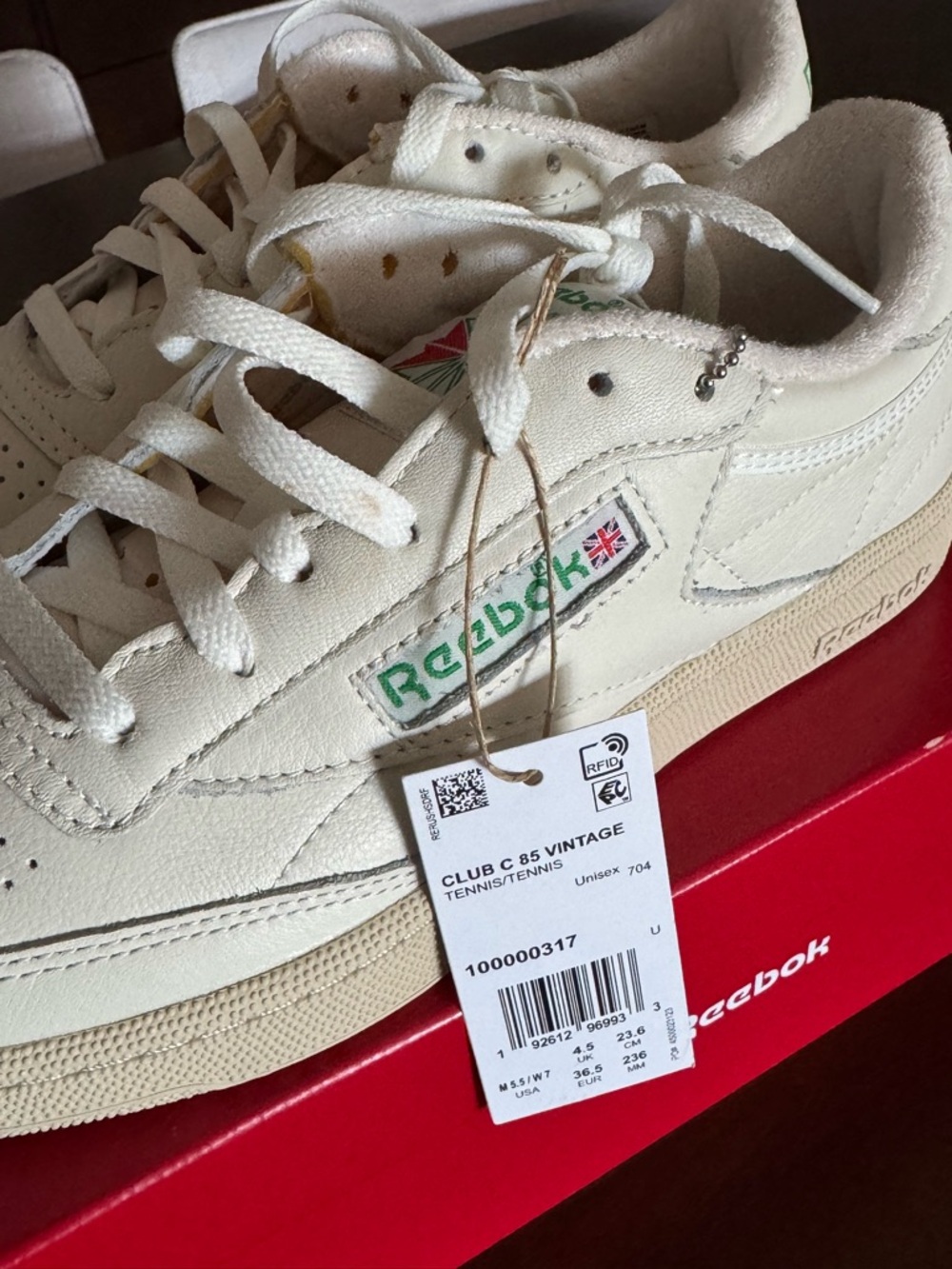 Reebok Club C 85 Vintage Sneakers - Cream with Green Logo SIZE 8.5